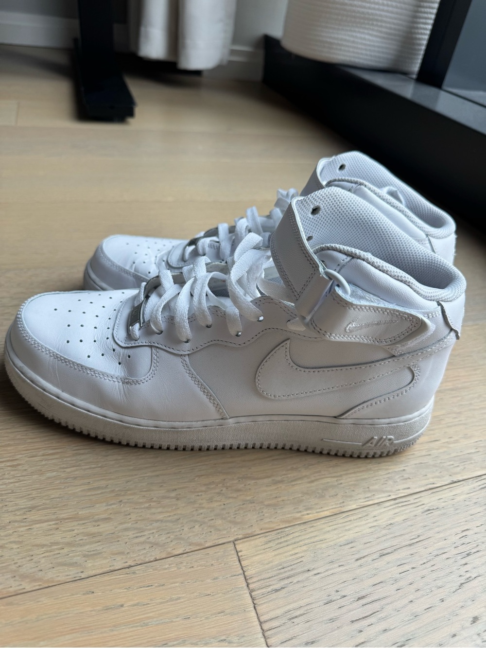 Nike Air Force Men's White High-Top Athletic Sneakers - Picture 3 of 8